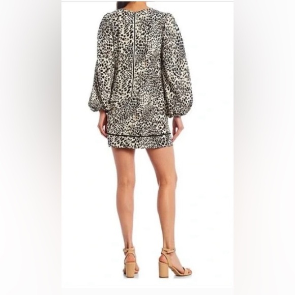 💥PRICE DROP💥 Elizabeth Animal Print Long Blouson Sleeve Shift Mini Dress. - Picture 2 of 7